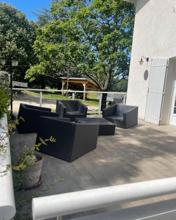 Domaine Des Peyries - Chambres Et Table D'Hotes Saint-Barthelemy-d'Agenais 외부 사진
